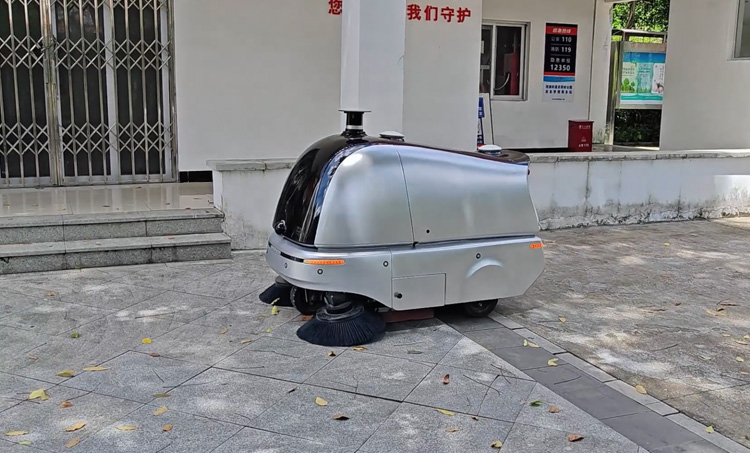 璇光清扫落叶